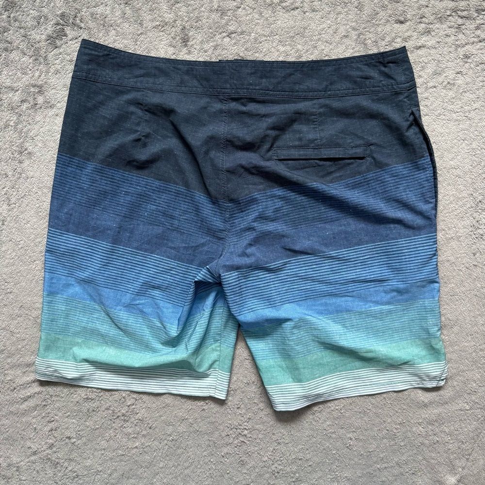 Mens 36 Waist Travis Matthew Striped Colorblock Board Shorts 9” Blue Green - Picture 2 of 3